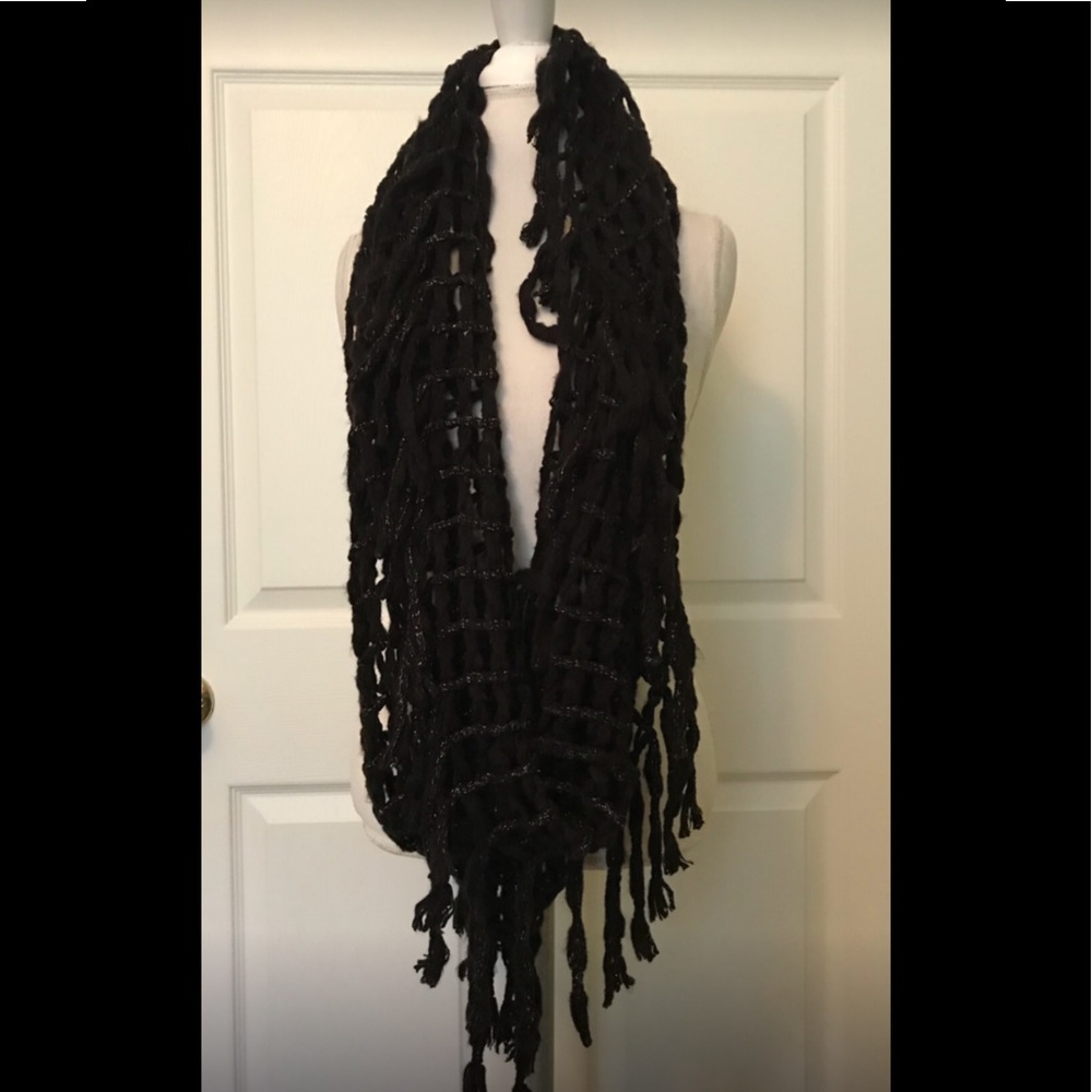 BNWT Cute Black w/Silver Open Weave Infinity Scarf - Picture 1 of 5